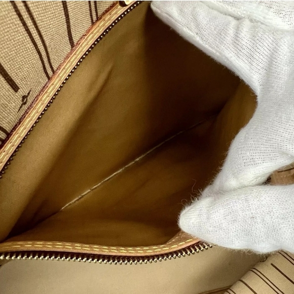 Louis Vuitton GM Neverfull Monogram Tote bag. Largest size this Bag Comes In. - Picture 16 of 17